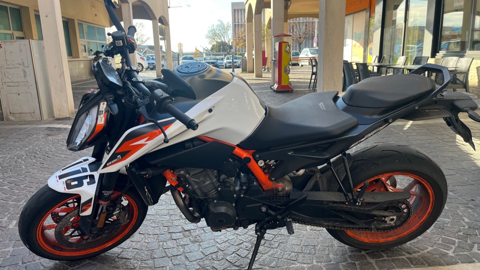 KTM 890 Duke 4